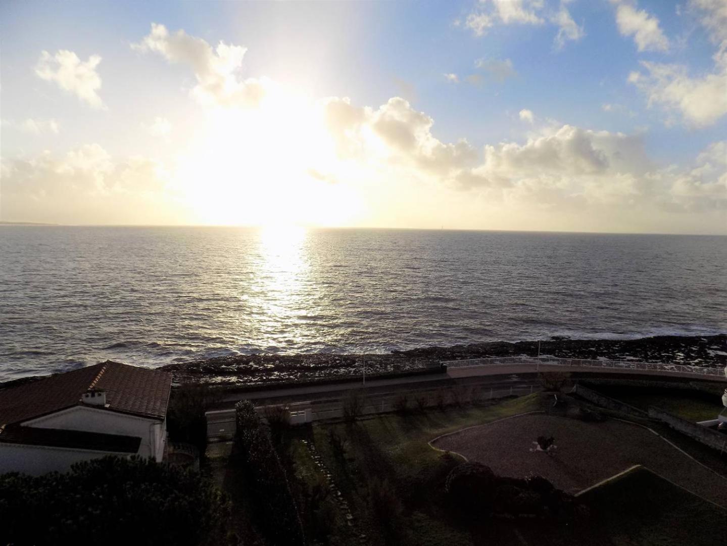 Royan - Pleine Vue Mer Pour Cet Appartement Classe 2 Etoiles - Les Tamaris Exterior photo